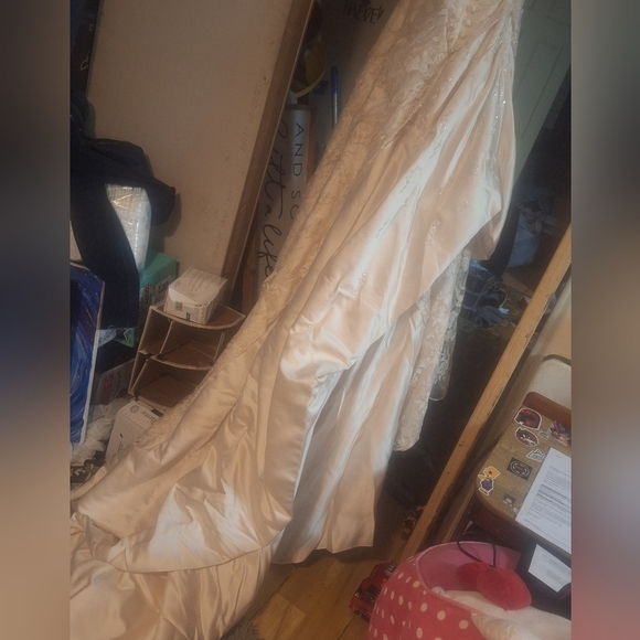 Maggie Sottero - Haute Couture Elegant Wedding Gown. - Picture 9 of 14